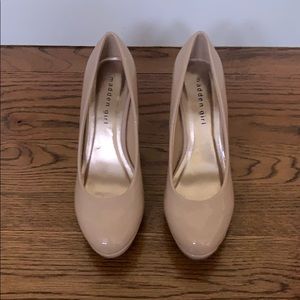 Nude pumps